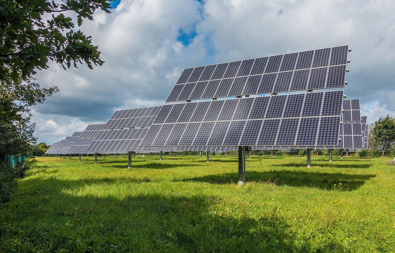 Vergelijking energierekening met en zonder zonreflectoren.